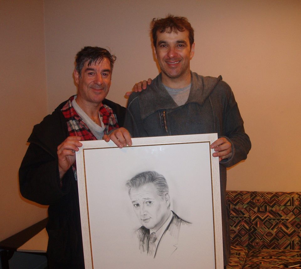 El artista Carlos San Vicente le obsequió con un retrato de su padre.