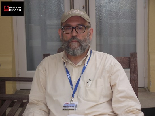 El escritor en un momento de la entrevista.