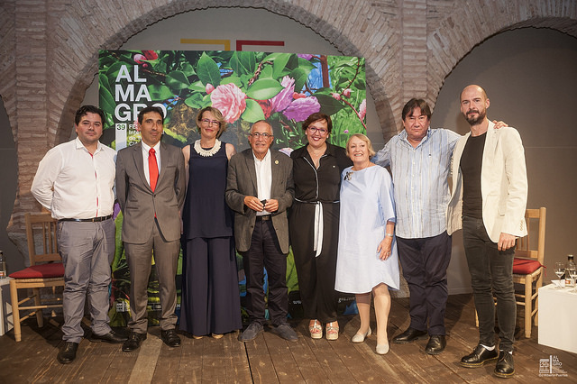 28519028722_33b8ece81e_z