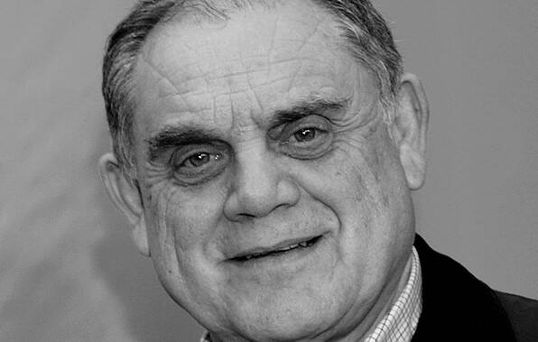 César Oliva: «Santiago Ontañón realzó el sentido social del&nbsp;teatro»