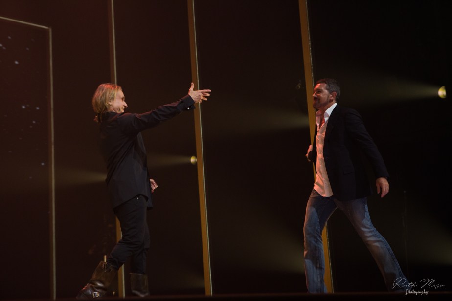 Antonio Banderas y Nacho Cano se funden en un gran abrazo de apoyo a los musicales españoles en los XIV Premios del Teatro&nbsp;Musical