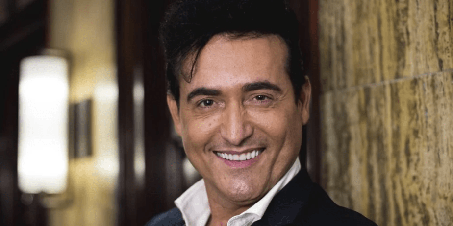 Carlos Marín: La voz del DIVO que hizo vibrar al Broadway Español antes de triunfar en el&nbsp;mundo